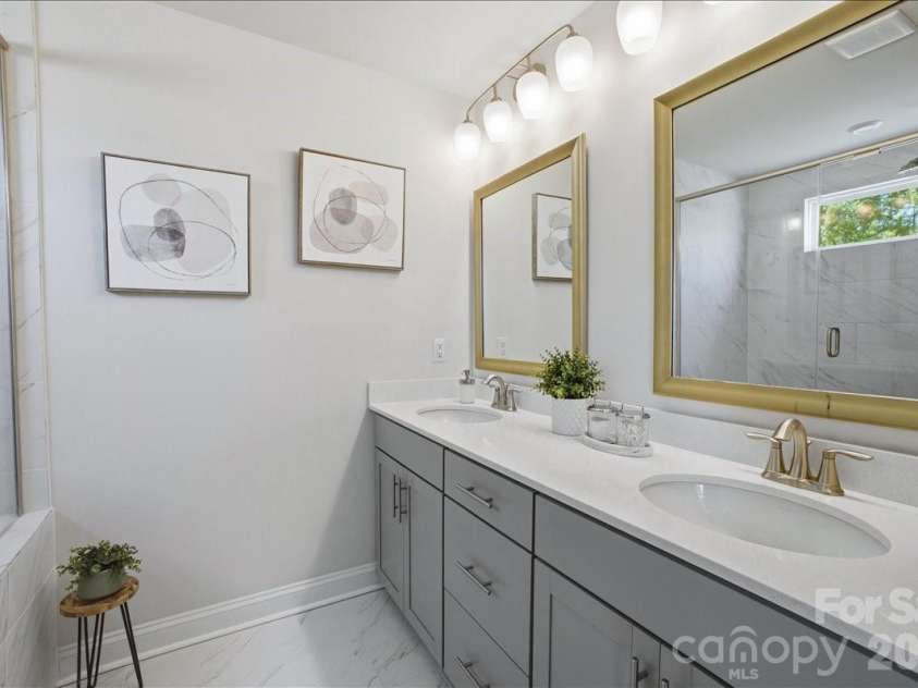 11432 Oakhampton Way, Matthews, NC 28105.  MLS# CAR4369010, YatesRealty ID 17468. 