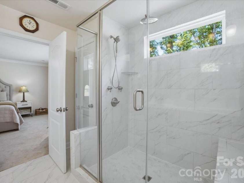 11432 Oakhampton Way, Matthews, NC 28105.  MLS# CAR4369010, YatesRealty ID 17468. 