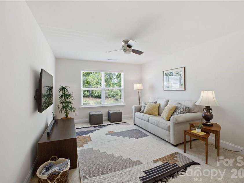 11432 Oakhampton Way, Matthews, NC 28105.  MLS# CAR4369010, YatesRealty ID 17468. 