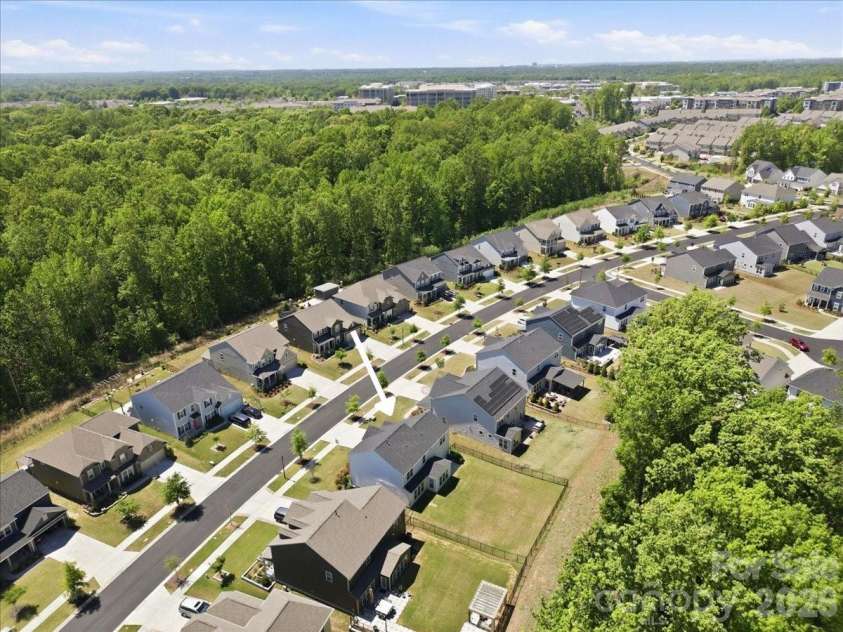11432 Oakhampton Way, Matthews, NC 28105.  MLS# CAR4369010, YatesRealty ID 17468. 