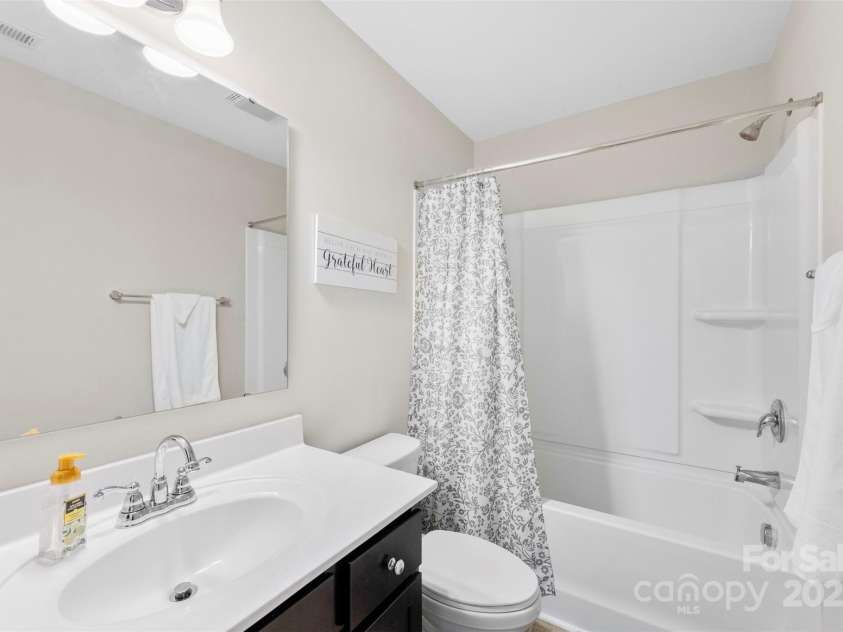 2104 New Hope Branch Way, Belmont, NC 28012.  MLS# CAR4258041, YatesRealty ID 17468. Hallway bathroom