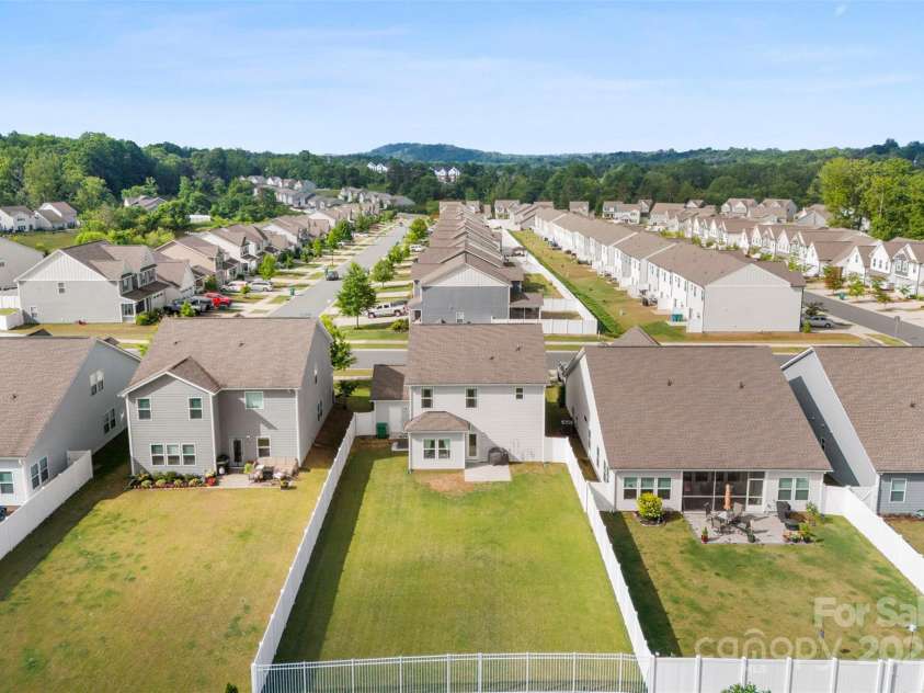 2104 New Hope Branch Way, Belmont, NC 28012.  MLS# CAR4258041, YatesRealty ID 17468. Privacy fence on both sides