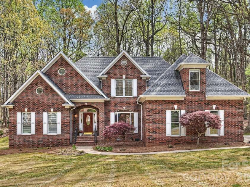 144 Pin Oak Lane, Mooresville, NC 28117.  MLS# CAR4362153, YatesRealty ID 17469. 