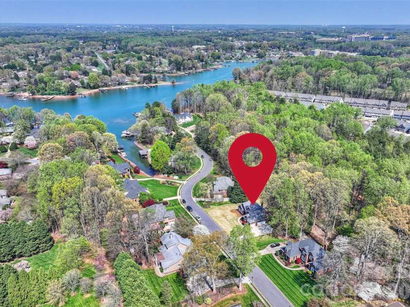 144 Pin Oak Lane, Mooresville, NC 28117.  MLS# CAR4362153, YatesRealty ID 17469. 