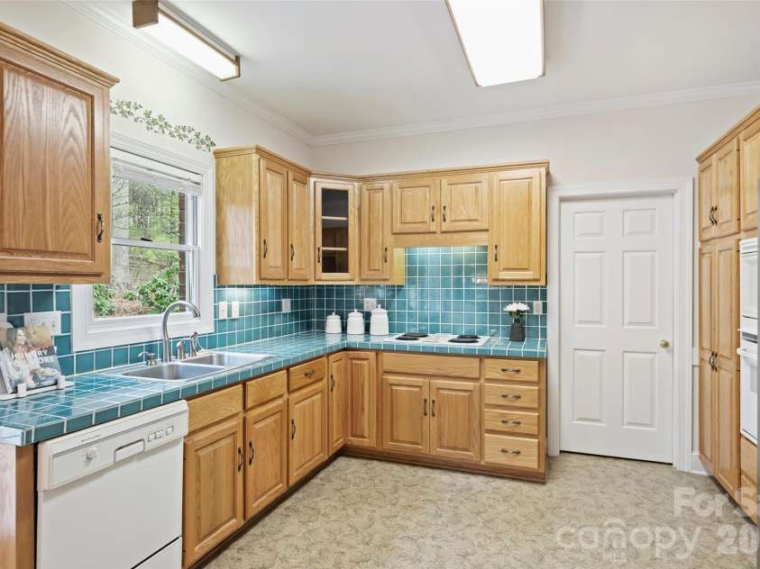 144 Pin Oak Lane, Mooresville, NC 28117.  MLS# CAR4362153, YatesRealty ID 17469. 