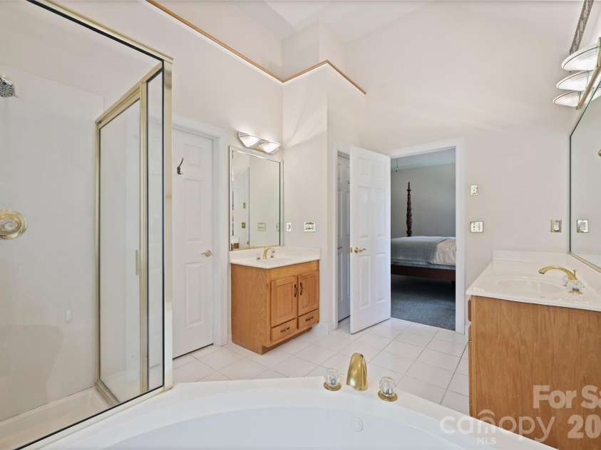 144 Pin Oak Lane, Mooresville, NC 28117.  MLS# CAR4362153, YatesRealty ID 17469. 