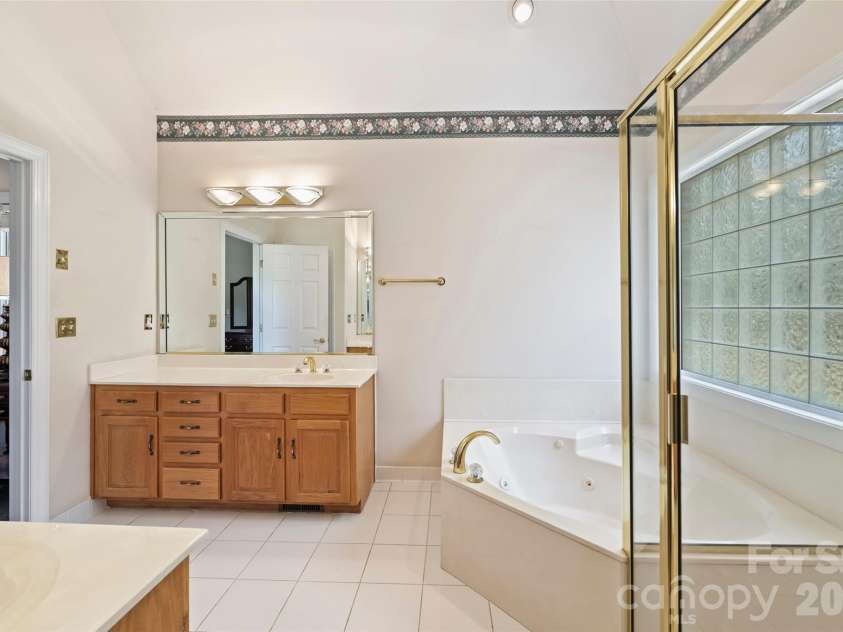 144 Pin Oak Lane, Mooresville, NC 28117.  MLS# CAR4362153, YatesRealty ID 17469. 