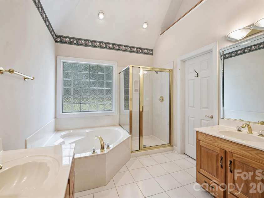 144 Pin Oak Lane, Mooresville, NC 28117.  MLS# CAR4362153, YatesRealty ID 17469. 