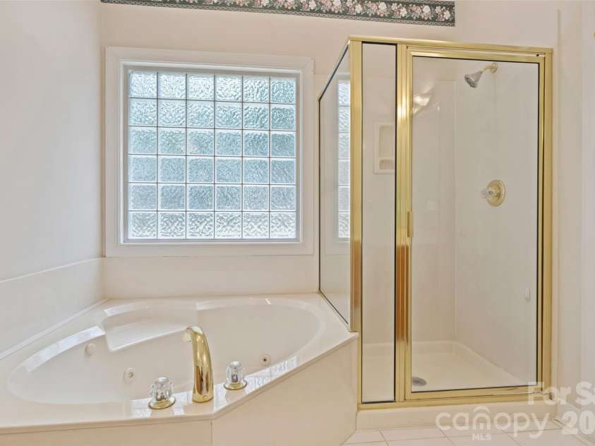 144 Pin Oak Lane, Mooresville, NC 28117.  MLS# CAR4362153, YatesRealty ID 17469. 