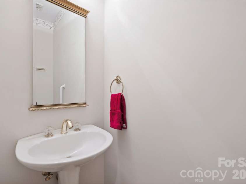 144 Pin Oak Lane, Mooresville, NC 28117.  MLS# CAR4362153, YatesRealty ID 17469. 