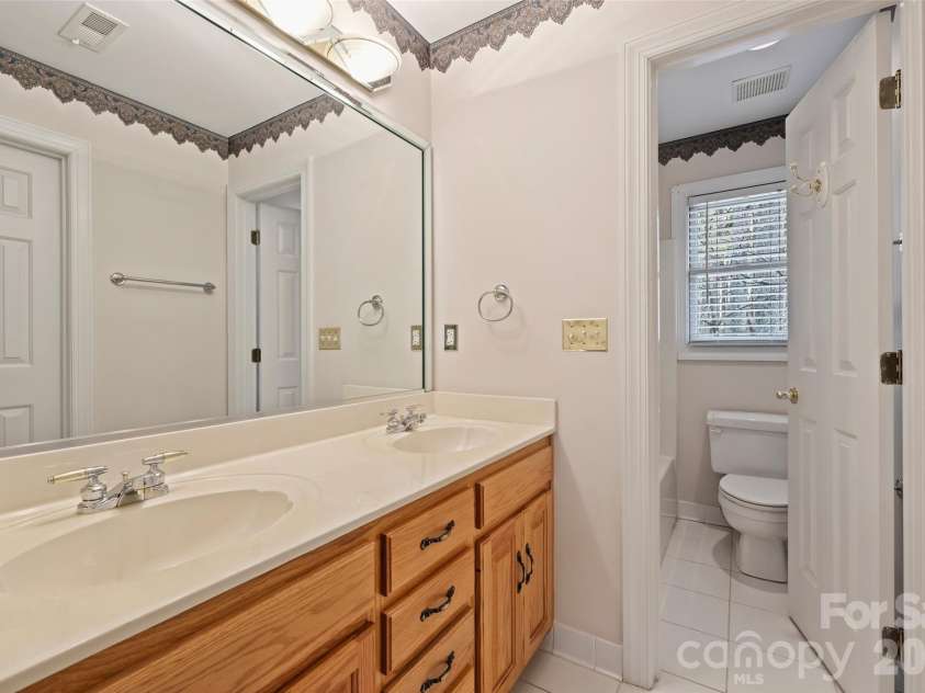 144 Pin Oak Lane, Mooresville, NC 28117.  MLS# CAR4362153, YatesRealty ID 17469. 