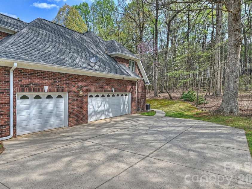 144 Pin Oak Lane, Mooresville, NC 28117.  MLS# CAR4362153, YatesRealty ID 17469. 