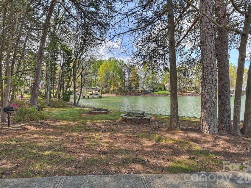 144 Pin Oak Lane, Mooresville, NC 28117.  MLS# CAR4362153, YatesRealty ID 17469. 