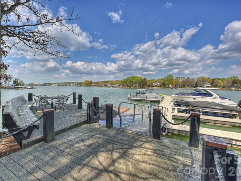 144 Pin Oak Lane, Mooresville, NC 28117.  MLS# CAR4362153, YatesRealty ID 17469. 