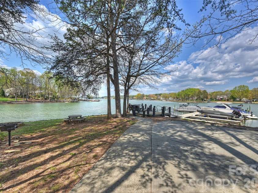 144 Pin Oak Lane, Mooresville, NC 28117.  MLS# CAR4362153, YatesRealty ID 17469. 
