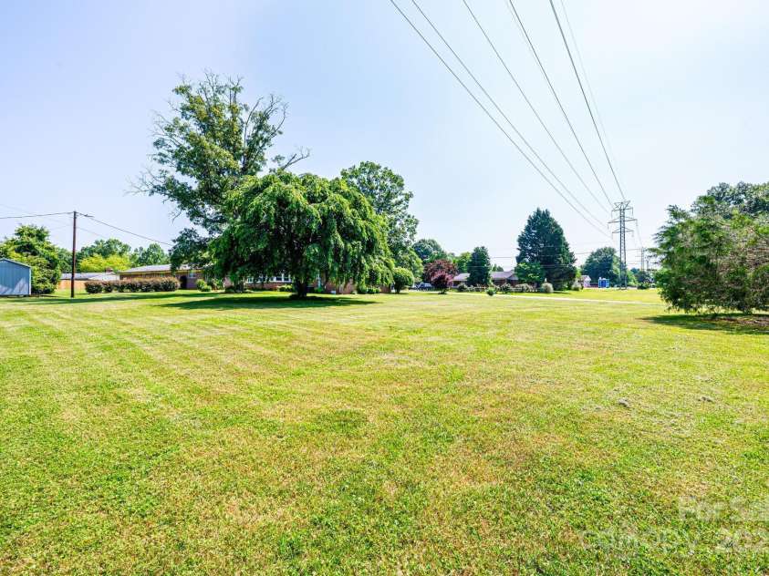 2309 13th Street Drive, Hickory, NC 28601.  MLS# CAR4267368, YatesRealty ID 17469. 