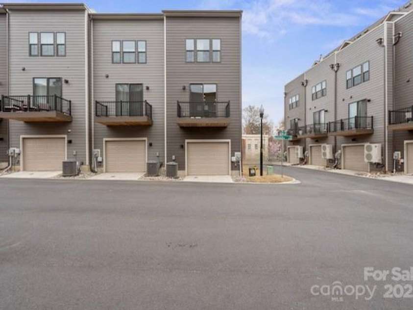 3750 Ellington Street, Charlotte, NC 28211.  MLS# CAR4231841, YatesRealty ID 1747. 