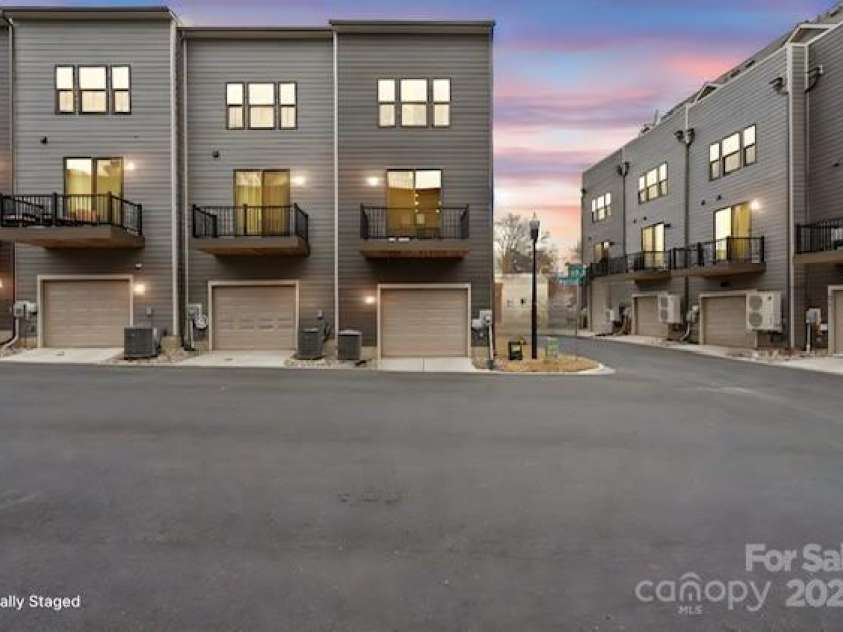 3750 Ellington Street, Charlotte, NC 28211.  MLS# CAR4231841, YatesRealty ID 1747. 