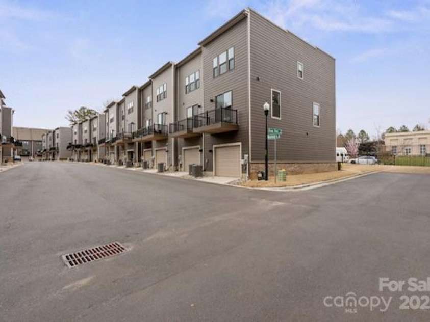 3750 Ellington Street, Charlotte, NC 28211.  MLS# CAR4231841, YatesRealty ID 1747. 