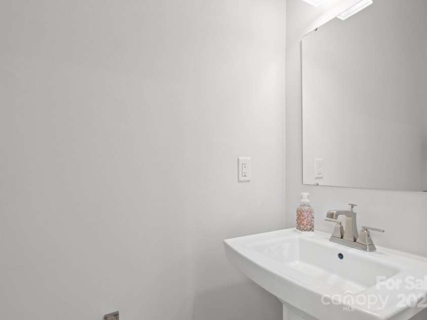 3750 Ellington Street, Charlotte, NC 28211.  MLS# CAR4231841, YatesRealty ID 1747. 