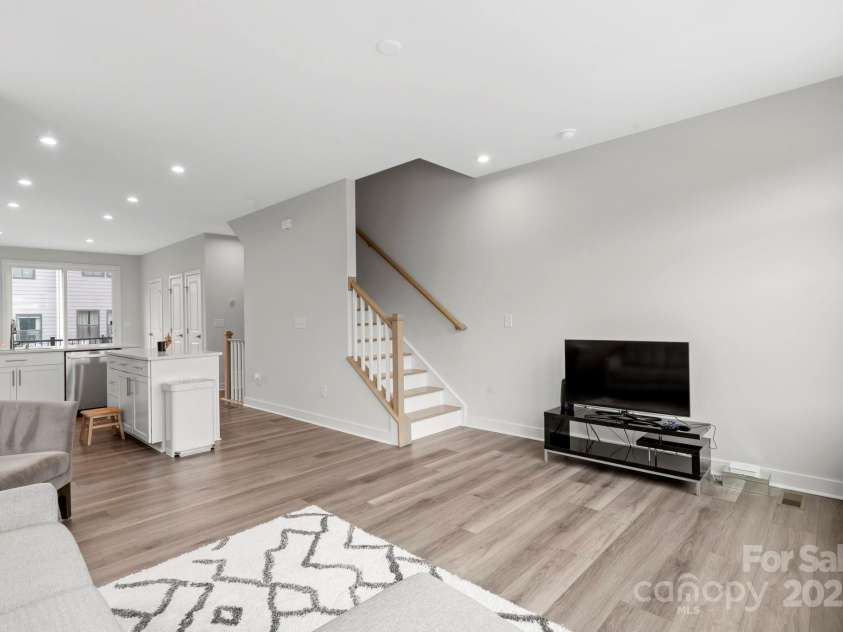 3750 Ellington Street, Charlotte, NC 28211.  MLS# CAR4231841, YatesRealty ID 1747. 