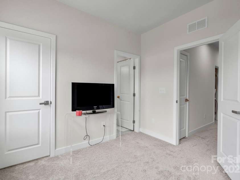 3750 Ellington Street, Charlotte, NC 28211.  MLS# CAR4231841, YatesRealty ID 1747. 
