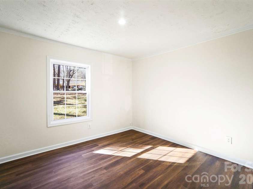 114 Woodberry Drive, Cherryville, NC 28021.  MLS# CAR4336562, YatesRealty ID 17470. 