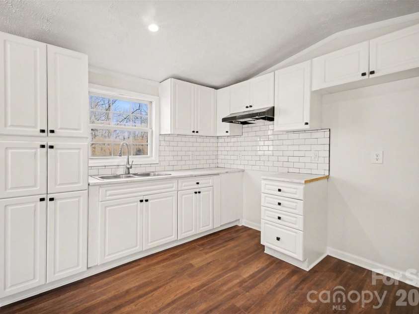 114 Woodberry Drive, Cherryville, NC 28021.  MLS# CAR4336562, YatesRealty ID 17470. 