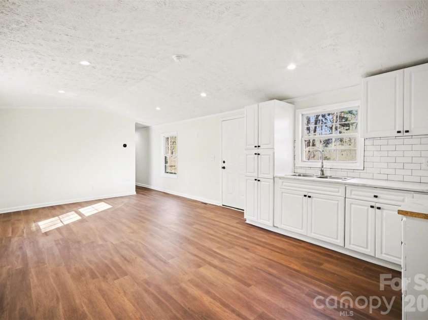 114 Woodberry Drive, Cherryville, NC 28021.  MLS# CAR4336562, YatesRealty ID 17470. 