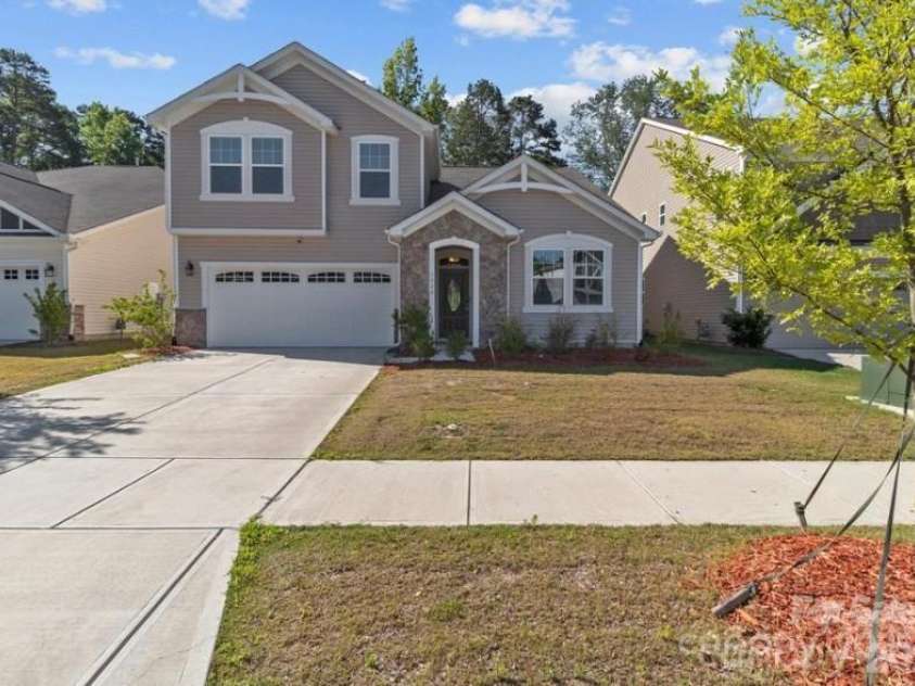 5024 Colline Court, Charlotte, NC 28216.  MLS# CAR4249790, YatesRealty ID 17470. 