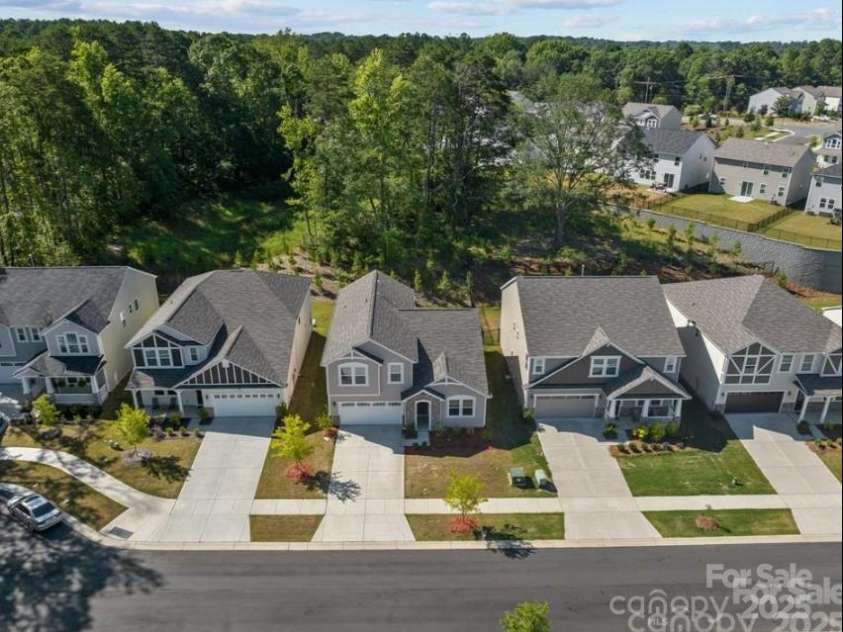 5024 Colline Court, Charlotte, NC 28216.  MLS# CAR4249790, YatesRealty ID 17470. 