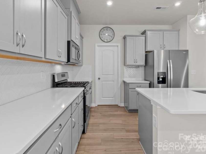 5024 Colline Court, Charlotte, NC 28216.  MLS# CAR4249790, YatesRealty ID 17470. 