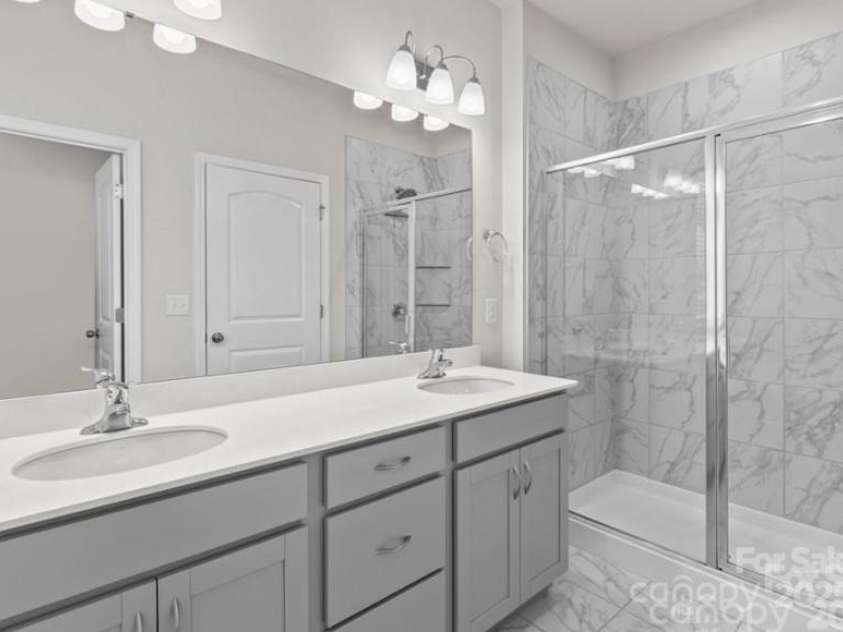 5024 Colline Court, Charlotte, NC 28216.  MLS# CAR4249790, YatesRealty ID 17470. 