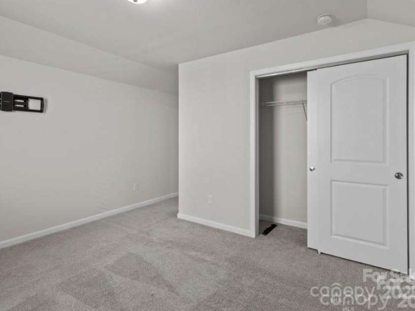 5024 Colline Court, Charlotte, NC 28216.  MLS# CAR4249790, YatesRealty ID 17470. 