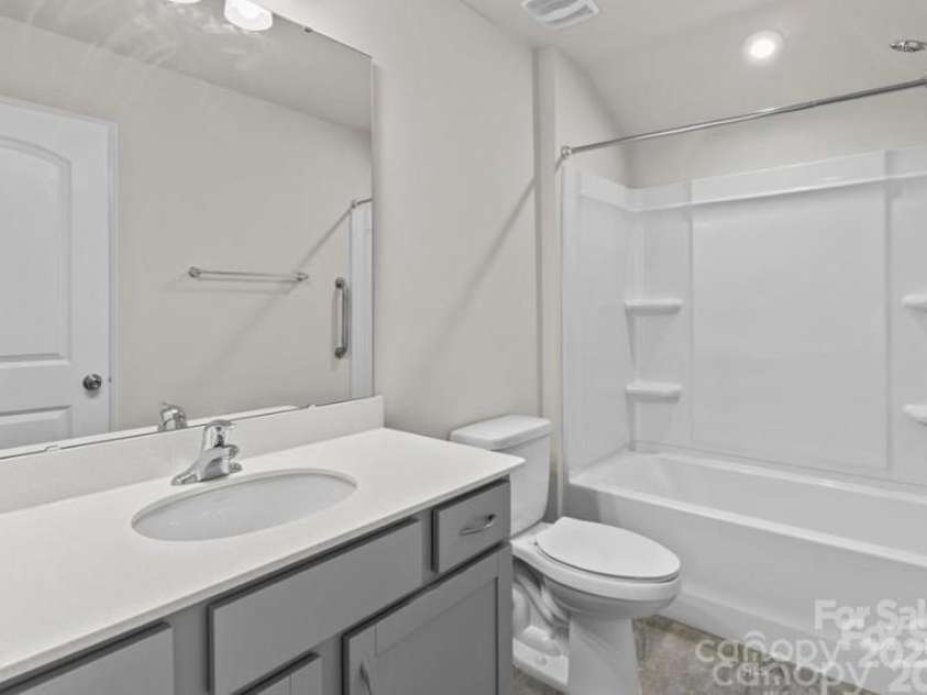 5024 Colline Court, Charlotte, NC 28216.  MLS# CAR4249790, YatesRealty ID 17470. 