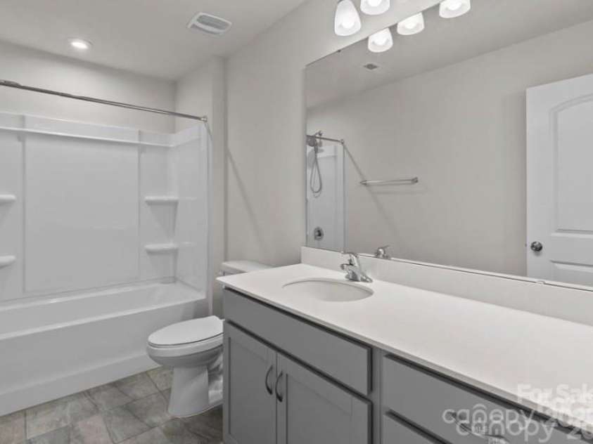 5024 Colline Court, Charlotte, NC 28216.  MLS# CAR4249790, YatesRealty ID 17470. 