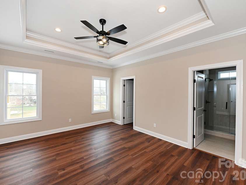 4932 Southview Drive, Hickory, NC 28602.  MLS# CAR4331481, YatesRealty ID 17471. 