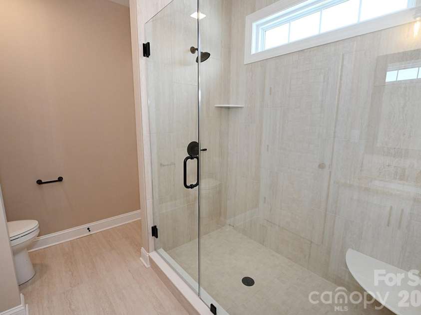 4932 Southview Drive, Hickory, NC 28602.  MLS# CAR4331481, YatesRealty ID 17471. 
