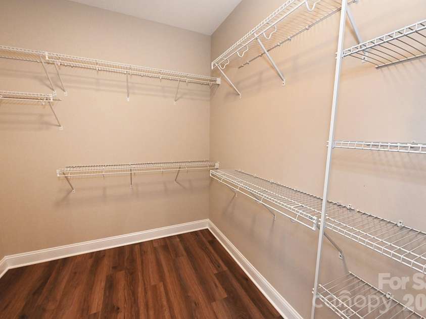 4932 Southview Drive, Hickory, NC 28602.  MLS# CAR4331481, YatesRealty ID 17471. 