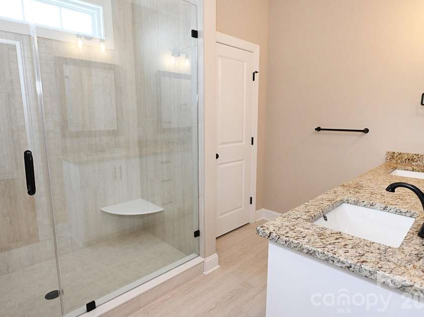 4932 Southview Drive, Hickory, NC 28602.  MLS# CAR4331481, YatesRealty ID 17471. 