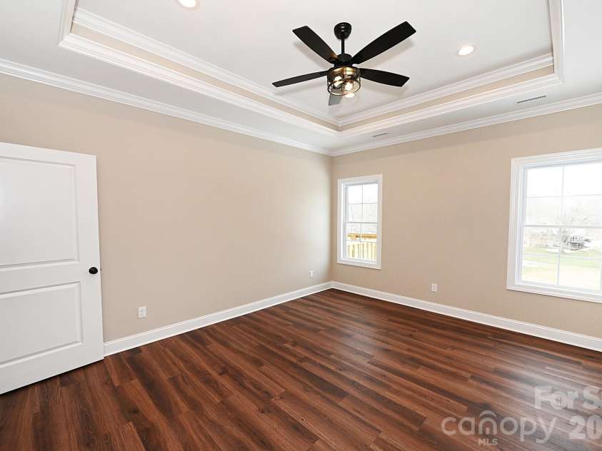 4932 Southview Drive, Hickory, NC 28602.  MLS# CAR4331481, YatesRealty ID 17471. 