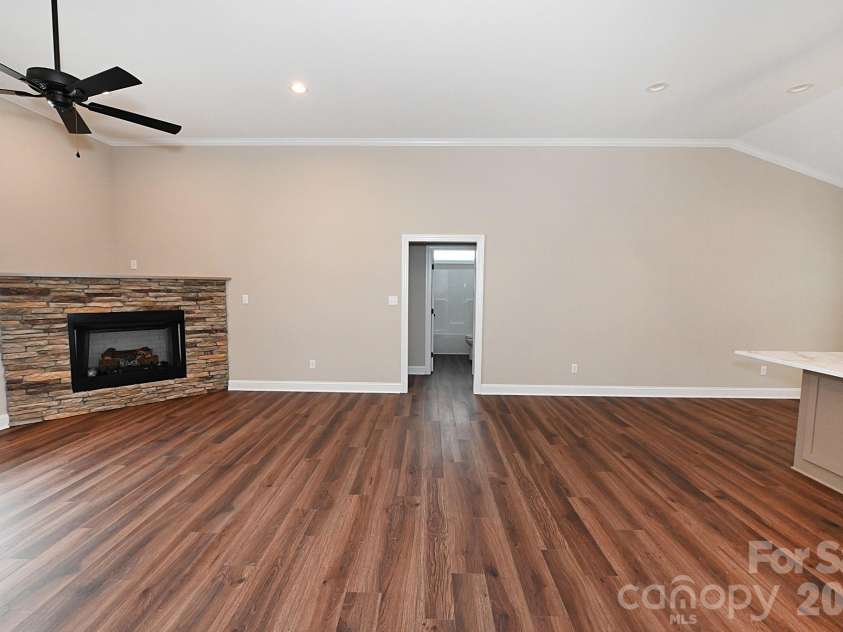 4932 Southview Drive, Hickory, NC 28602.  MLS# CAR4331481, YatesRealty ID 17471. 