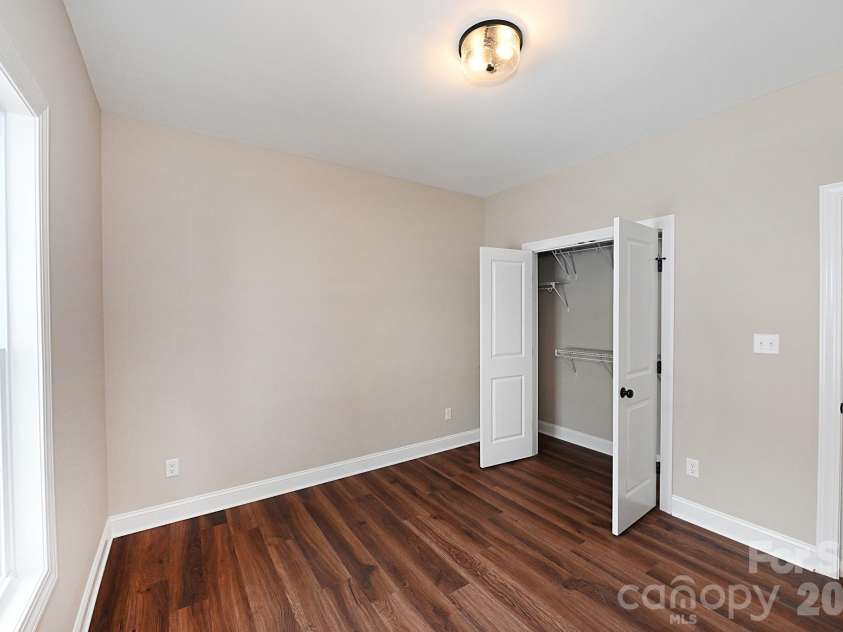 4932 Southview Drive, Hickory, NC 28602.  MLS# CAR4331481, YatesRealty ID 17471. 