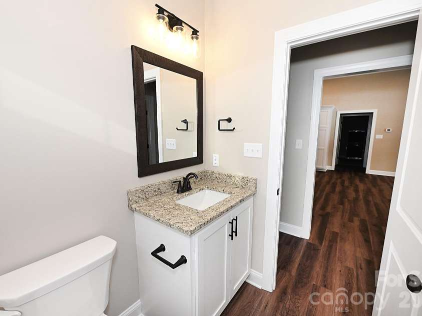4932 Southview Drive, Hickory, NC 28602.  MLS# CAR4331481, YatesRealty ID 17471. 