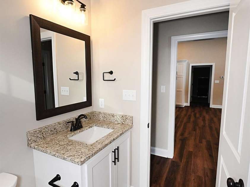 4932 Southview Drive, Hickory, NC 28602.  MLS# CAR4331481, YatesRealty ID 17471. 