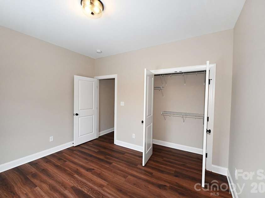 4932 Southview Drive, Hickory, NC 28602.  MLS# CAR4331481, YatesRealty ID 17471. 
