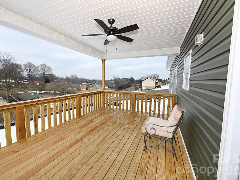 4932 Southview Drive, Hickory, NC 28602.  MLS# CAR4331481, YatesRealty ID 17471. 