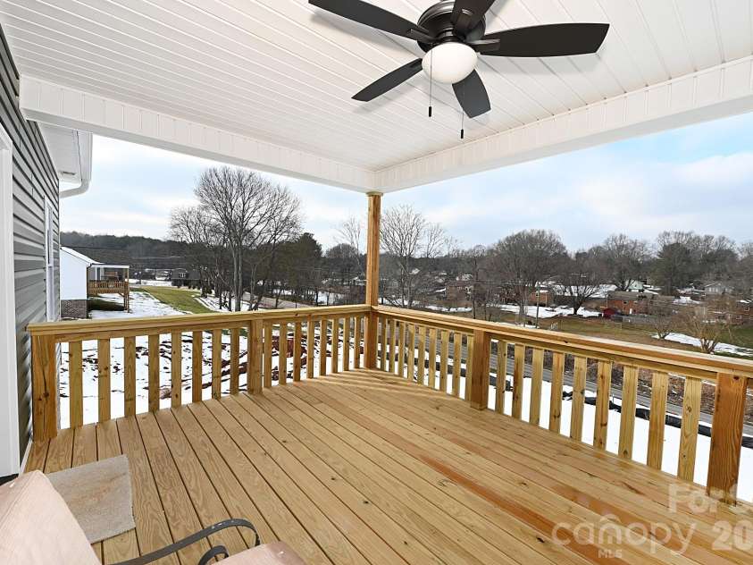 4932 Southview Drive, Hickory, NC 28602.  MLS# CAR4331481, YatesRealty ID 17471. 