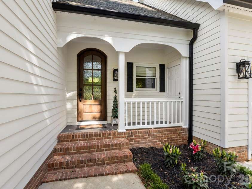 4386 Ivywoods Drive, Rock Hill, SC 29732.  MLS# CAR4370234, YatesRealty ID 17472. Second front entry into coffee bar/mudroom/laundry area