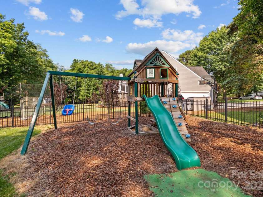 4622 Cotton Creek Drive, Charlotte, NC 28226.  MLS# CAR4259708, YatesRealty ID 17472. 